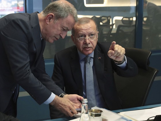 Turecký prezident Recep Tayyip Erdogan (vpravo, 9. íjna 2019)