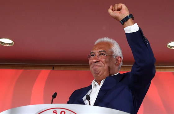 Portugalský premiér a zástupce vítzné Socialistické strany (PS) António Costa...