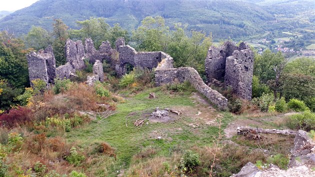 Mohutný hrad s pvodním jménem Nový umburk byl zaloen Vilémem ze umburka v...