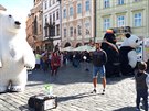 V historickém centru města Praha zakázali výskyt nafukovacích pand a ledních medvědů, přitom jsem šla 1.10.2019 po Staroměstském náměstí a byli tam tři příšerky s hlídacím žebrákem uprostřed... V historickém centru města Praha zakázali výskyt nafukovacích pand a ledních medvědů, přitom jsem šla 1.10.2019 po Staroměstském náměstí a byli tam tři příšerky s hlídacím žebrákem uprostřed...