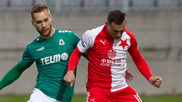 Jablonecký Miloš Kratochvíl (vlevo) a Jan Bořil ze Slavie Jablonecký Miloš Kratochvíl (vlevo) a Jan Bořil ze Slavie