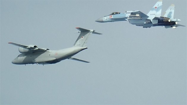 Ruský transportní letoun An-72 a stíhací stroj Su-35S identifikovaný v září... Ruský transportní letoun An-72 a stíhací stroj Su-35S identifikovaný v září...