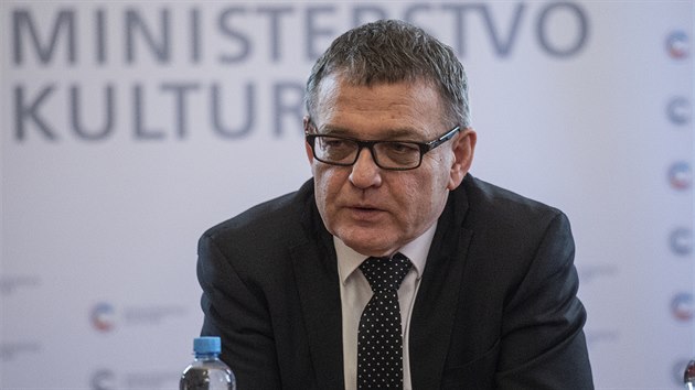 Ministr kultury Lubomír Zaorálek při setkání s novináři Ministr kultury Lubomír Zaorálek při setkání s novináři