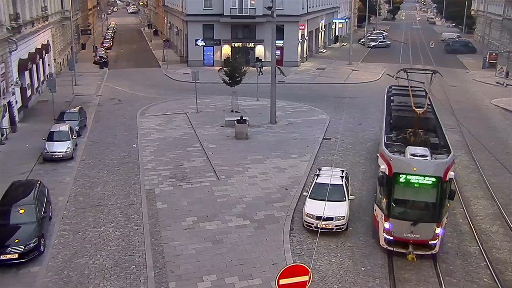 Tramvaji v Olomouci selhaly brzdy a rozjela se ze zastávky v kopci Tramvaji v Olomouci selhaly brzdy a rozjela se ze zastávky v kopci