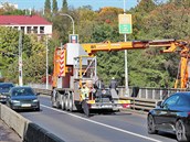 Dopravu na mostech při jejich diagnostice řídili policisté. Dopravu na mostech při jejich diagnostice řídili policisté.
