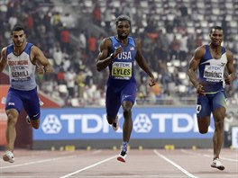 Americk sprinter Noah Lyles na trati 200 metr na MS v Dauh.