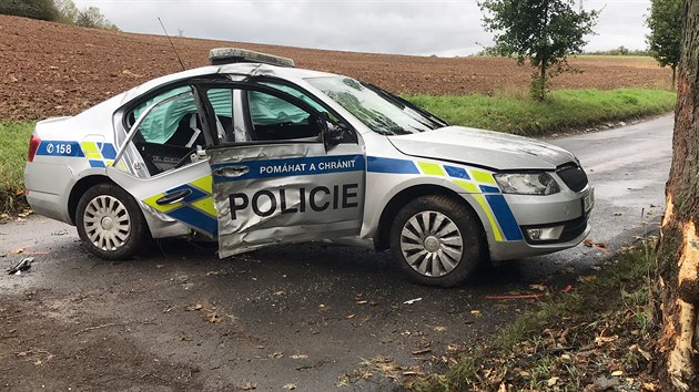 U Moiny v sobotu dopoledne havarovalo policejn auto (5. jna 2019).