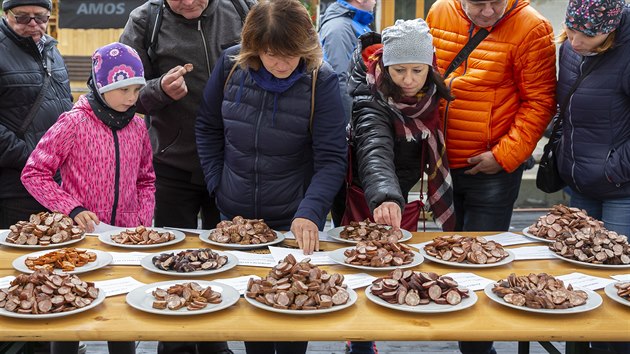 V rmci 11. ronku Karlovskho gastrofestivalu, kter probhl o vkendu ve Velkch Karlovicch, probhla tradin sout o nejlep valaskou klobsu (6. jna 2019).