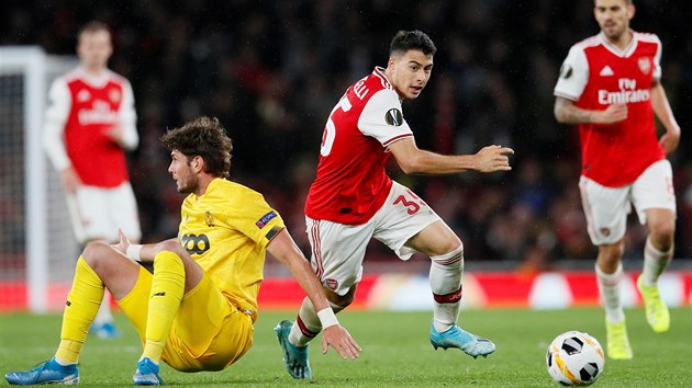Osmnctilet brazilsk tonk Gabriel Martinelli z Arsenalu bhem utkn Evropsk ligy proti Standardu Lutych.