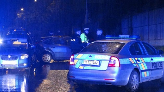 idi se zkazem zen se snail ujet policistm. V Rabakovsk ulici zpsobil nehodu.