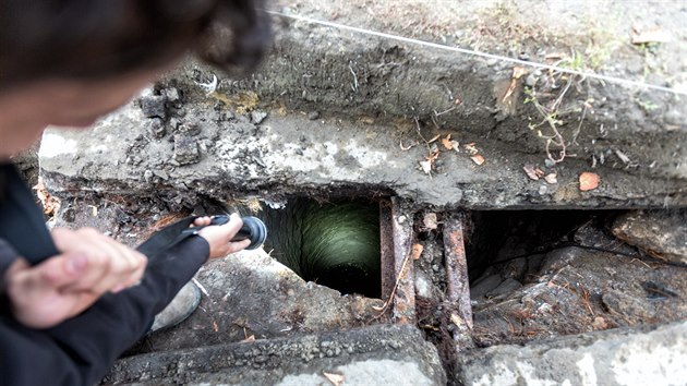 Archeologov po vce ne sto letech znovu odkryli zhruba pl tiscilet starou studnu na Hornm nmst v Perov. Zodpovdli tak konen otzku, zda nebyla v minulosti zasypna pot, co ztratila svj vznam. Men ukzalo, e studna je hlubok asi 14 metr a dole je dodnes voda sahajc do vky zhruba ti metry.