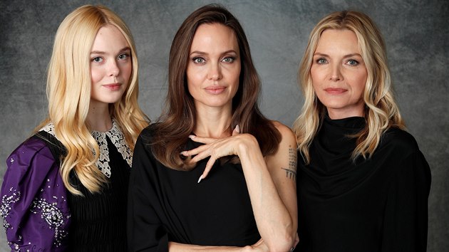 Elle Fanningov, Angelina Jolie a Michelle Pfeifferov (Los Angeles, 29. z 2019)