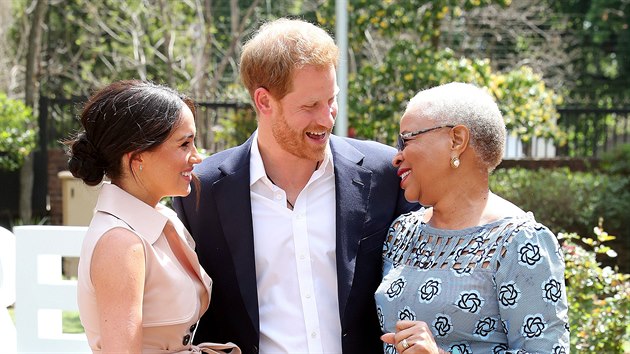 Vvodkyn Meghan, princ Harry a vdova po Nelsonu Mandelovi Graca Machel (Johannesburg, 2. jna 2019)