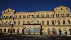 Fasáda teplického nádraží se měla opravovat již v roce 2006, ale rekonstrukce... Fasáda teplického nádraží se měla opravovat již v roce 2006, ale rekonstrukce...