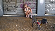 POCHOD. Transsexuál v hlavním městě Asunción v Paraguayi při pochodu komunity... POCHOD. Transsexuál v hlavním městě Asunción v Paraguayi při pochodu komunity...