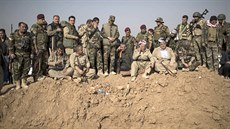 Velení kurdských jednotek během bitvy proti bojovníkům Islámského státu u... Velení kurdských jednotek během bitvy proti bojovníkům Islámského státu u...
