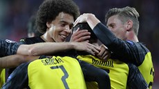 Fotbalisté Dortmundu se radují z gólu proti Slavii v utkání Ligy mistrů. Fotbalisté Dortmundu se radují z gólu proti Slavii v utkání Ligy mistrů.