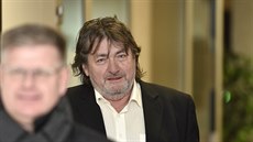 Bývalý hejtman Ústeckého kraje za ODS Jiří Šulc na chodbě Okresního soudu v... Bývalý hejtman Ústeckého kraje za ODS Jiří Šulc na chodbě Okresního soudu v...