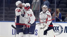 Jakub Vrána (uprostřed s číslem 13) slaví se spoluhráči z Washingtonu vítězný... Jakub Vrána (uprostřed s číslem 13) slaví se spoluhráči z Washingtonu vítězný...