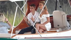 Justin Bieber a Hailey Bieberová jeli na pedsvatební veei vodním taxíkem...