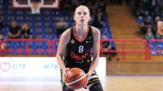 Petra Záplatová ze Žabin Brno při trestném hodu Petra Záplatová ze Žabin Brno při trestném hodu