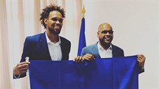 Ivan Almeida (vlevo) na setkání s kapverdským ministrem sportu Elisiem Freirem. Ivan Almeida (vlevo) na setkání s kapverdským ministrem sportu Elisiem Freirem.