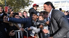 Zlatan Ibrahimovic se v Malmö fotí s fanouky.