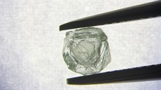 Na Sibiři našli unikátní diamant v diamantu. (6. října 2019) Na Sibiři našli unikátní diamant v diamantu. (6. října 2019)