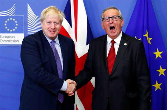 Pedseda Evropské komise Jean-Claude Juncker a britský premiér Boris Johnson si...