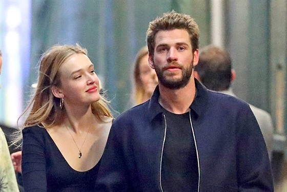 Maddison Brownová a Liam Hemsworth (New York, 11. íjna 2019)