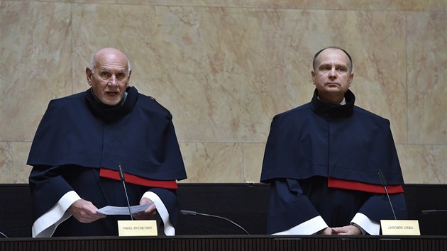 Předseda Ústavního soudu Pavel Rychetský a ústavní soudce Jaromír Jirsa... Předseda Ústavního soudu Pavel Rychetský a ústavní soudce Jaromír Jirsa...