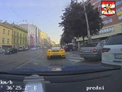 Hledaný cizinec ve ferrari nedal přednost Hledaný cizinec ve ferrari nedal přednost
