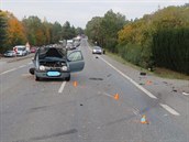 Řidička odbočovala vlevo a motorkář jedoucí ve stejném směru narazil do zadní... Řidička odbočovala vlevo a motorkář jedoucí ve stejném směru narazil do zadní...