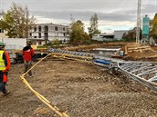 Na staveništi v ulici Stochovská spadl dvacetimetrový jeřáb. (16. října 2019) Na staveništi v ulici Stochovská spadl dvacetimetrový jeřáb. (16. října 2019)
