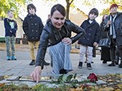 V Polné přibylo dalších pět pamětních kamenů za války deportovaným a... V Polné přibylo dalších pět pamětních kamenů za války deportovaným a...