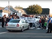 Obyvatelé olomoucké městské části Droždín při protestu za zvýšení bezpečnosti... Obyvatelé olomoucké městské části Droždín při protestu za zvýšení bezpečnosti...