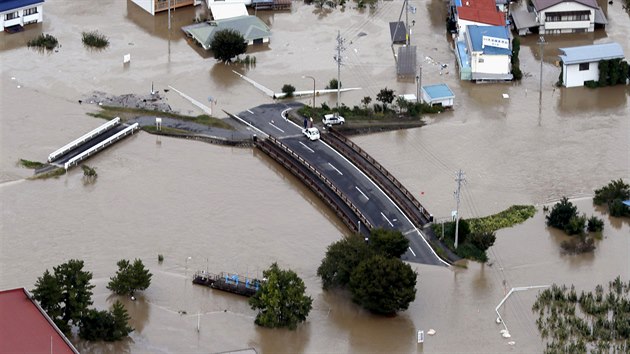 eka ikuma se rozvodnila a zaplavila Nagano v centrlnm Japonsku po tajfunu Hagibis. (13. jna 2019)