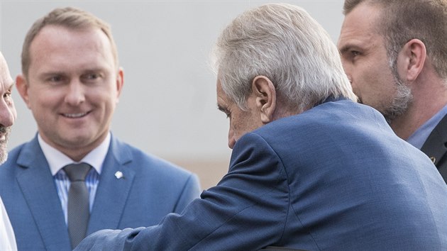 Prezident Milo Zeman pijd do stedn vojensk nemocnice v Praze. (17. jna 2019)