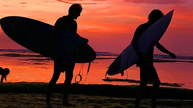 Cel Bali je rjem surfa a surfingu.