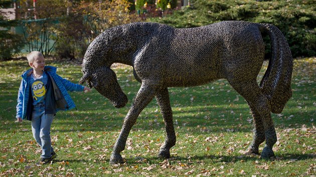 Lid mohou obdivovat trojici bronzovch kon od Michala Gabriela.
