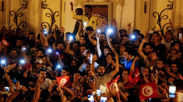 Tunisan slav po vyhlen vsledk prezidentskch voleb. (13. jna 2019)