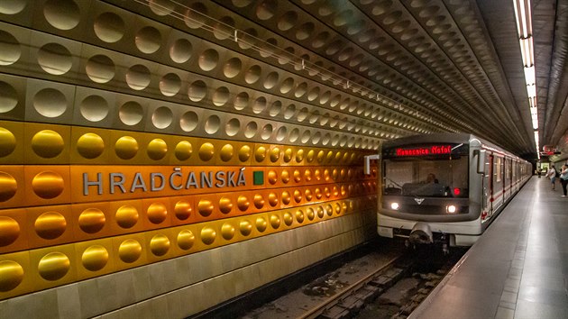 Stanice metra Hradčanská