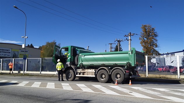 Dopravu d policist. Tvo se kolony.