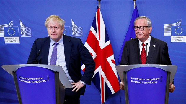 Pedseda Evropsk komise Jean-Claude Juncker a britsk pedseda vldy Boris Johnson na tiskov konferenci po dojednn nov brexitov dohody v Bruselu. (17. jna 2019)