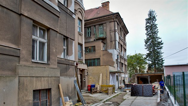 Architektonicky cenn Semlerova rezidence v Plzni prochz rozshlou rekonstrukc. Objekt na Klatovsk td se skld ze dvou kdel. (4. 10. 2019)