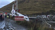 Havarované letadlo skončilo mimo runway na letišti Unalaska. (18. října 2019) Havarované letadlo skončilo mimo runway na letišti Unalaska. (18. října 2019)