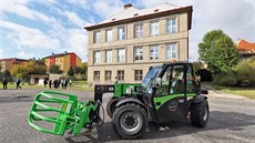 Věra Vaníková, zástupkyně ředitele OP Škola služeb a řemesel, zkouší jezdit s... Věra Vaníková, zástupkyně ředitele OP Škola služeb a řemesel, zkouší jezdit s...