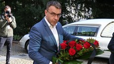 Ministr dopravy Vladimír Kremlík pijel na rozlouení s Karlem Gottem na ofín....