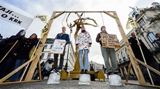 Aktivisté z ekologického hnutí Extinction Rebellion na náměstí Republiky... Aktivisté z ekologického hnutí Extinction Rebellion na náměstí Republiky...