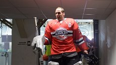 Petr Čech si zachytal na exhibici v Brně, kde se před dvěma lety loučil s... Petr Čech si zachytal na exhibici v Brně, kde se před dvěma lety loučil s...